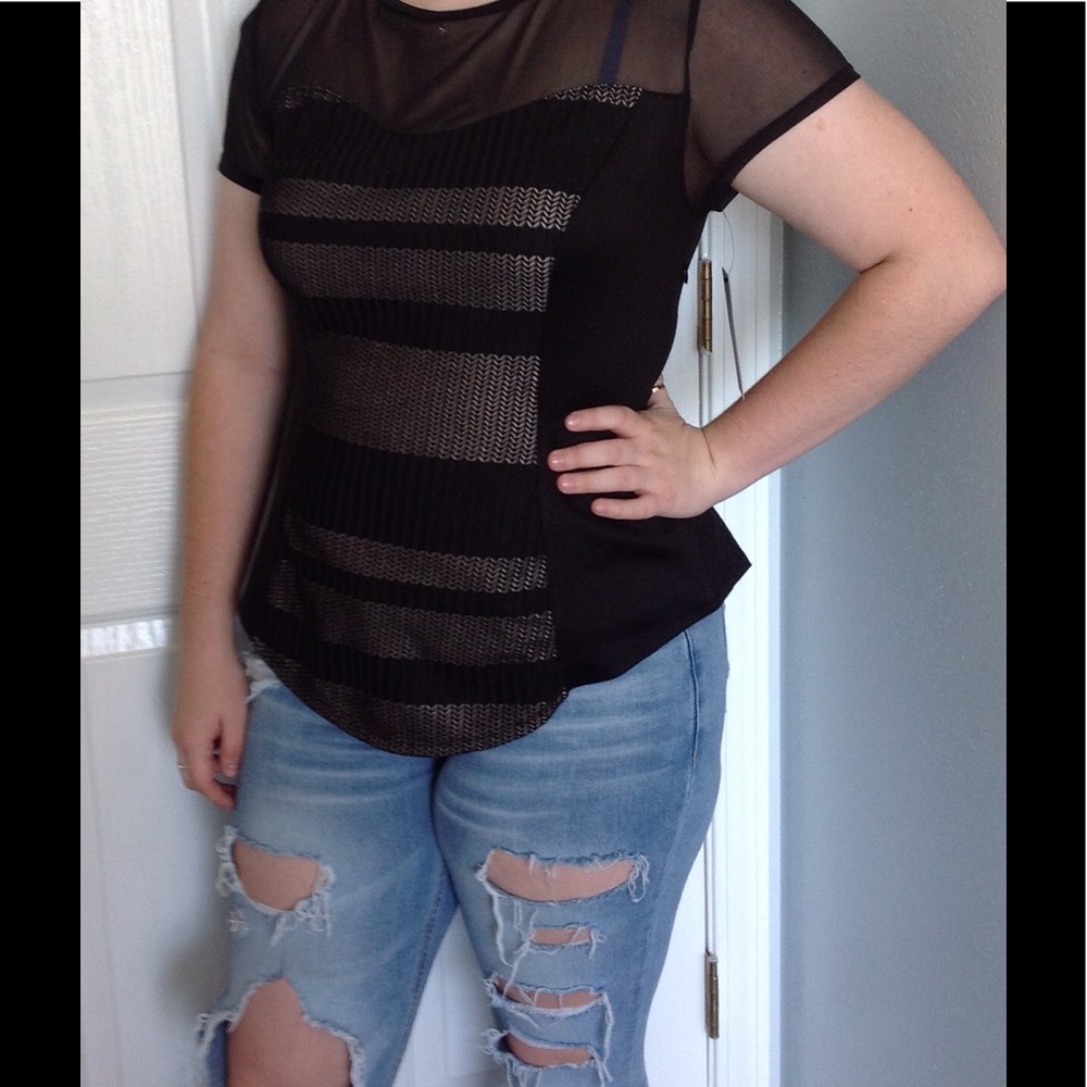 Form fitting top. NWT
